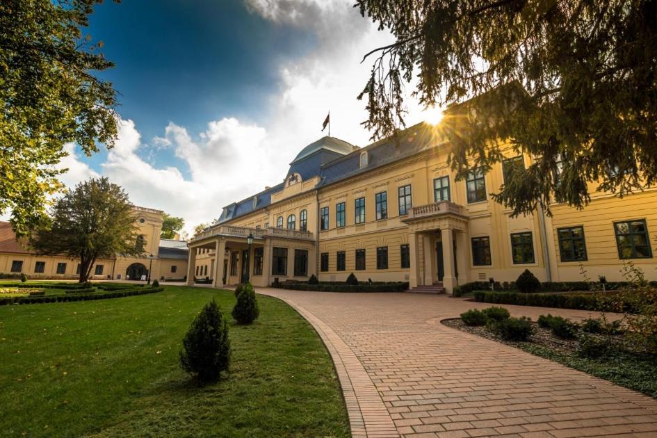 Holiday In Gyula Exterior photo